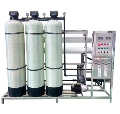 Buen precio Equipo de tratamiento de agua por ósmosis inversa de 100 toneladas purificador de agua industrial caldera de agua ultrapura ablandamiento desionización en línea