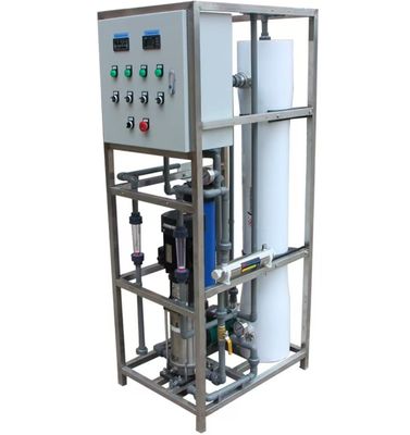 1t/h Unico núcleo ro Osmosis inversa más esterilización Equipo de agua pura Pequeño purificador de agua industrial integrado