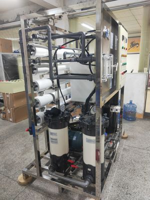 Bon prix Appareil de dessalement automatique commercial IP54 Classe de protection de commande électrique 580 kg Pour les marchés nationaux en ligne