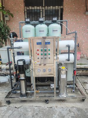 Equipo de agua ultrapura de grado laboratorio con separación por membrana de ósmosis inversa con una tasa de recuperación ≥60%